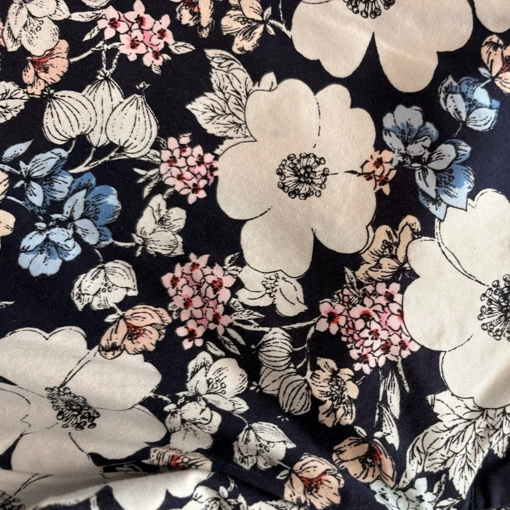 Ann Taylor Modern Crop Peony Blossom Sketched Floral Pants Dimensions in Photos